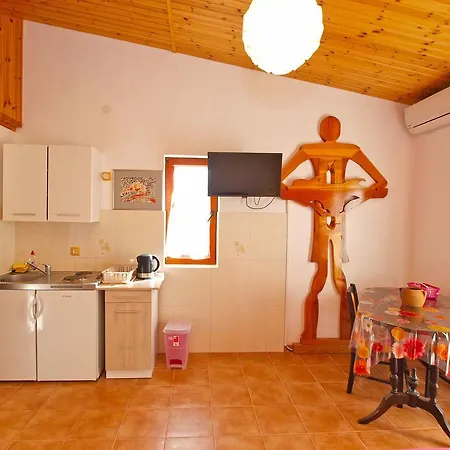 By The Sea 750 Apartment