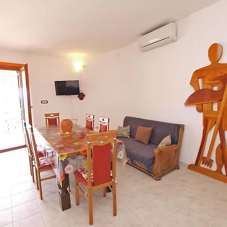 Apartment By The Sea 750