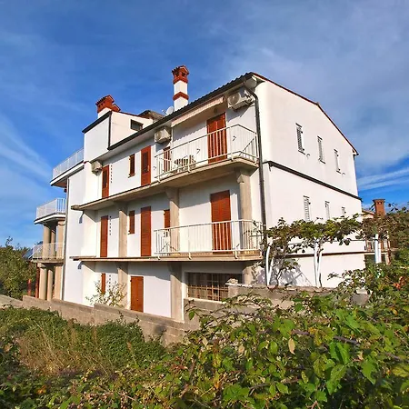 By The Sea 750 Apartment