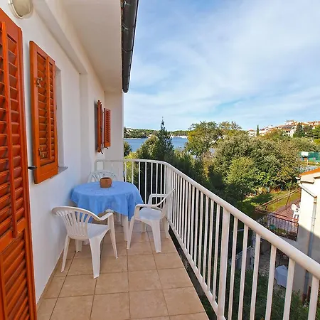 By The Sea 750 Apartment