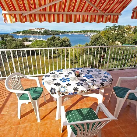 By The Sea 750 Apartment