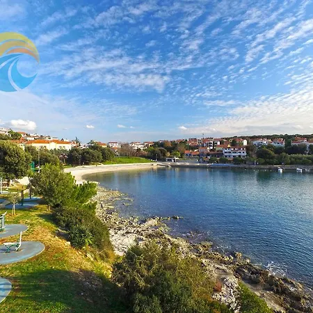 Apartment By The Sea 750