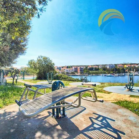 By The Sea 750 Apartment *